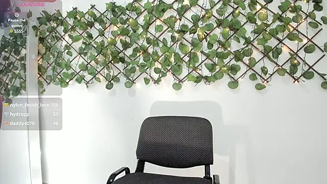 Madeleine  w online show from March 20, 2025, 5:04 pm