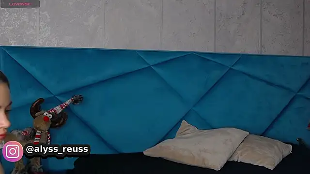 AlyseReuse online show from February 22, 2025, 8:53 pm