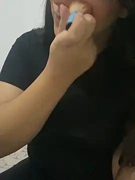 yassminsexy22 online show from September 24, 2025, 6:11 pm