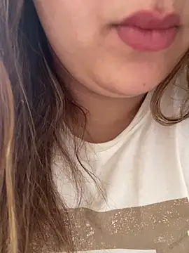 yassminsexy22 online show from April 18, 2026, 12:42 pm