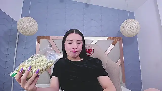 charlotte colee online show from December 7, 2024, 1:40 pm