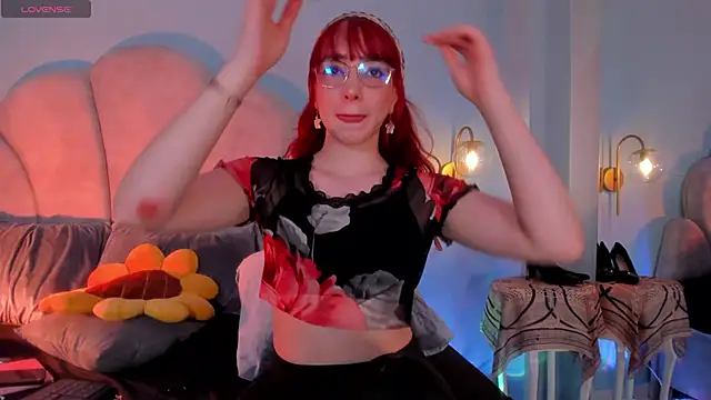 sweeet peach online show from October 7, 2025, 10:29 pm