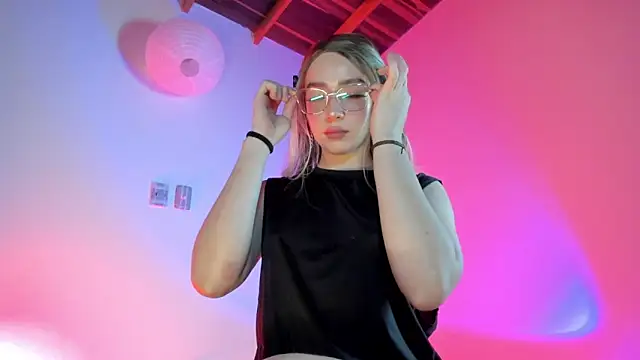 sweeet peach online show from February 14, 2026, 5:04 am