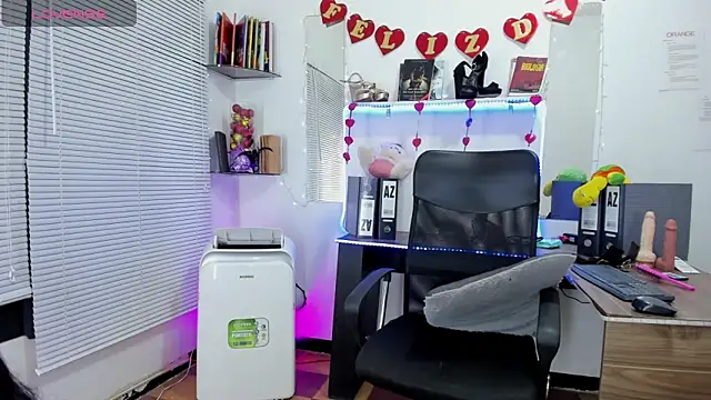 Snapshot of MIAUTENA chatting on February 27, 2025, 12:43 am MIAUTENA online show from February 27, 2025, 12:43 am