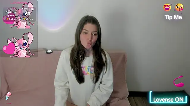 Snapshot of Tesa_cute chatting on October 15, 2025, 10:43 pm Tesa cute online show from October 15, 2025, 10:43 pm