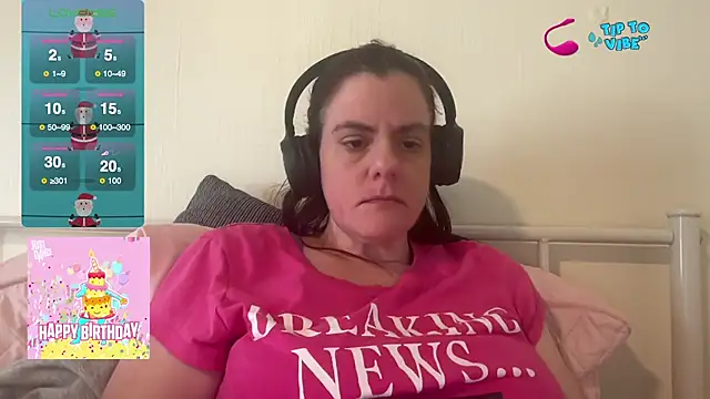 Jess4you0818 online show from December 23, 2024, 3:33 pm