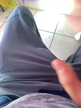 Snapshot of josle24 chatting on December 4, 2024, 11:02 pm josle24 online show from December 4, 2024, 11:02 pm