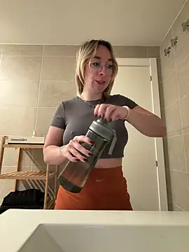 Snapshot of Giuliana_baby chatting on February 25, 2026, 7:18 am Giuliana baby online show from February 25, 2026, 7:18 am