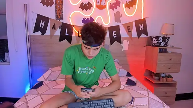 justinbiler online show from October 24, 2025, 12:34 pm