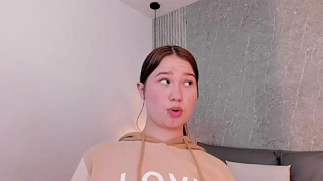 Snapshot of Roxie-Summers11 chatting on December 30, 2024, 6:05 pm Roxie-Summers11 online show from December 30, 2024, 6:05 pm