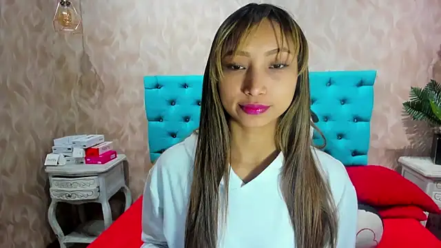 Snapshot of MadelineDoll chatting on November 22, 2025, 1:10 pm MadelineDoll online show from November 22, 2025, 1:10 pm