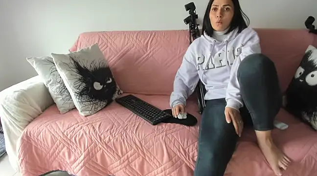 Emma Jnes online show from March 18, 2025, 9:32 pm