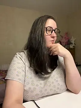 hungry1bunny online show from December 9, 2024, 9:26 pm