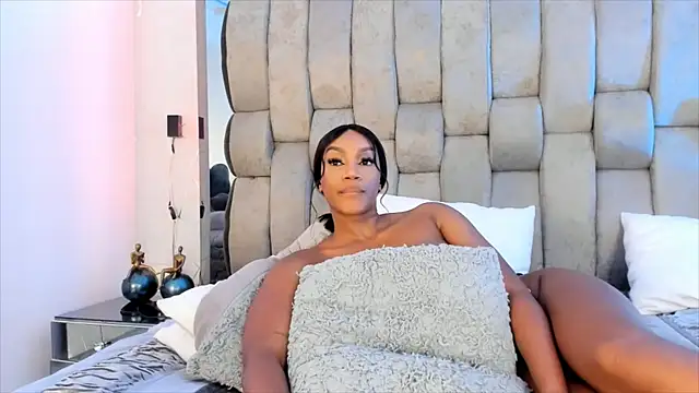 ChaynnaCooper online show from February 11, 2025, 6:11 pm