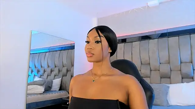 ChaynnaCooper online show from February 13, 2025, 6:05 pm