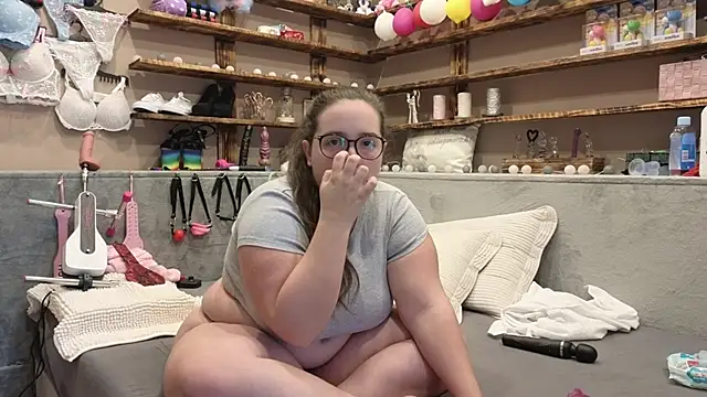 Kimberly-Caprice online show from February 25, 2025, 3:05 pm