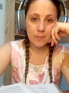 Snapshot of SofiEstevez chatting on September 17, 2025, 5:14 pm SofiEstevez online show from September 17, 2025, 5:14 pm