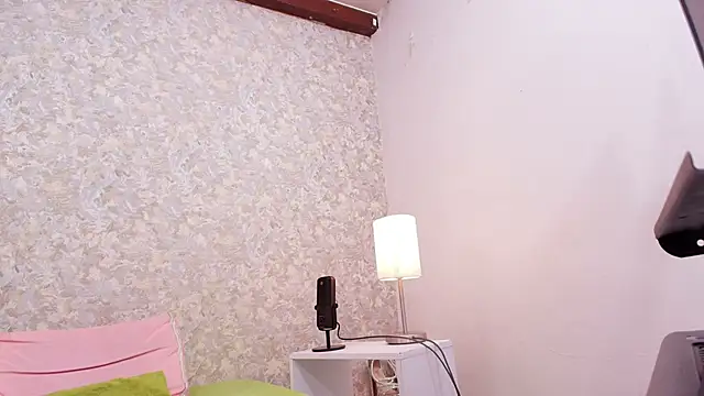 nicol f online show from January 29, 2025, 7:22 pm