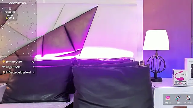 Snapshot of NaomyRivera chatting on February 20, 2025, 3:19 pm NaomyRivera online show from February 20, 2025, 3:19 pm