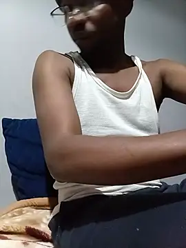 Snapshot of TheeRealShow chatting on August 6, 2026, 11:06 pm TheeRealShow online show from August 6, 2026, 11:06 pm
