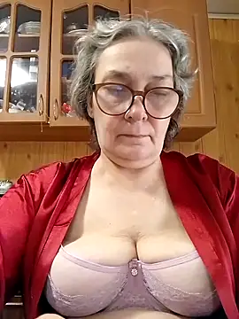 Snapshot of IrinaSweet54 chatting on May 9, 2026, 7:13 am IrinaSweet54 online show from May 9, 2026, 7:13 am