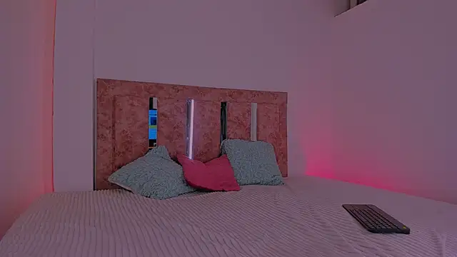 Emily Williams12 online show from April 23, 2026, 2:46 am