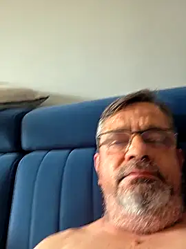 Snapshot of axecoman60 chatting on May 4, 2026, 8:21 am axecoman60 online show from May 4, 2026, 8:21 am