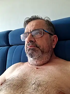 Snapshot of axecoman60 chatting on June 9, 2026, 5:52 am axecoman60 online show from June 9, 2026, 5:52 am