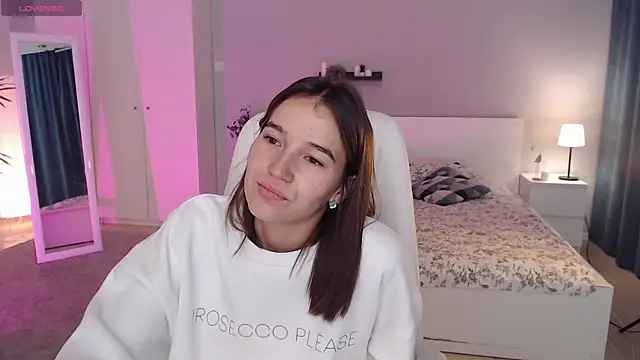 Bellla Haddid online show from September 27, 2025, 1:10 am