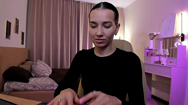 Bellla Haddid online show from November 14, 2025, 1:48 am