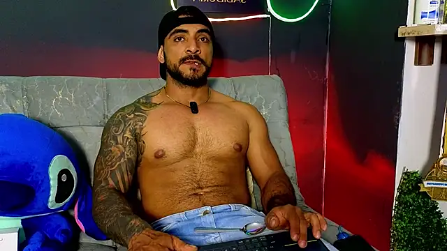 Snapshot of ERIC_HARRISON chatting on February 10, 2026, 12:15 am ERIC HARRISON online show from February 10, 2026, 12:15 am