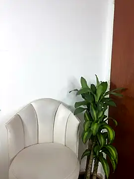 Snapshot of littlemelodi18 chatting on September 27, 2025, 12:48 am littlemelodi18 online show from September 27, 2025, 12:48 am