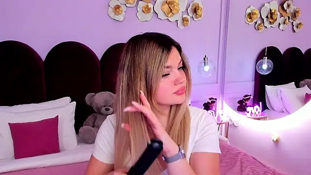 ZaraBloom online show from January 11, 2026, 3:28 pm