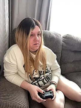 Snapshot of PuckBunny17 chatting on January 25, 2025, 2:58 pm PuckBunny17 online show from January 25, 2025, 2:58 pm