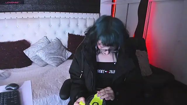 Ghosty Doll online show from March 4, 2025, 8:05 pm