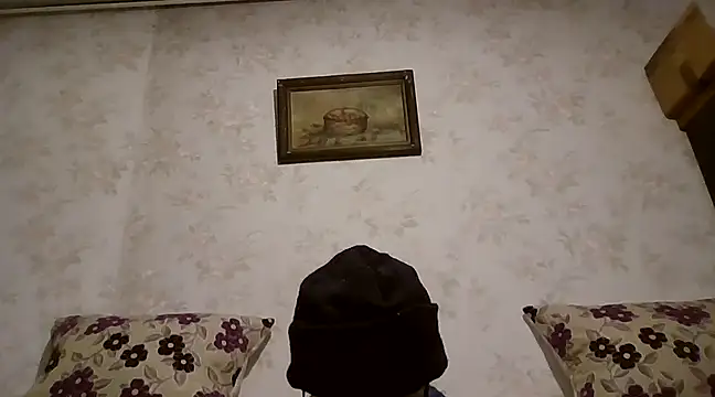 mariusica1xh online show from February 12, 2025, 5:16 pm