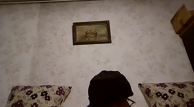 mariusica1xh online show from February 12, 2025, 8:18 pm