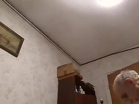 mariusica1xh online show from November 4, 2025, 5:23 pm