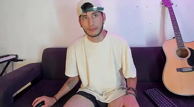 Henrikk senn online show from December 13, 2024, 2:32 am