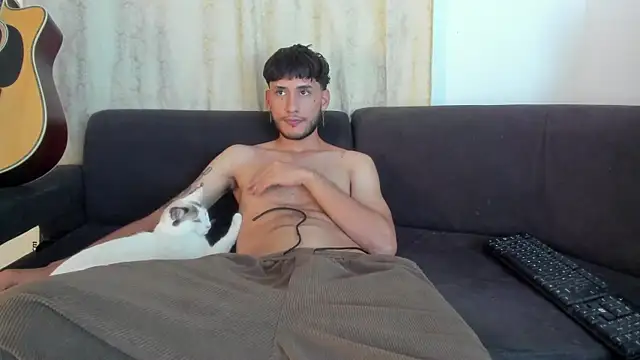 Henrikk senn online show from September 14, 2025, 5:17 am