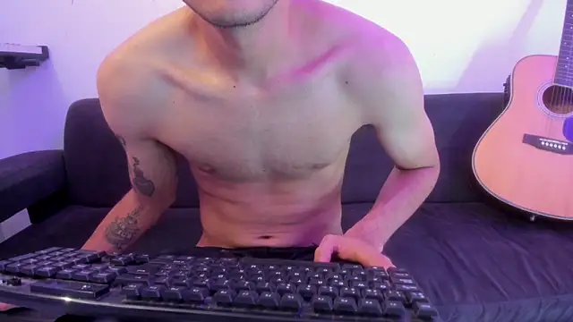 Snapshot of Henrikk_senn chatting on April 10, 2026, 7:46 am Henrikk senn online show from April 10, 2026, 7:46 am