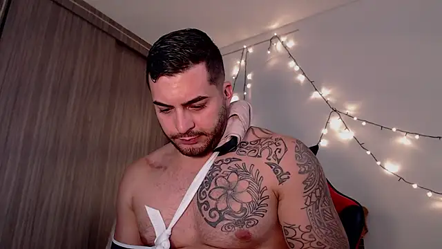 Snapshot of thomas_gun chatting on December 10, 2024, 5:33 pm thomas gun online show from December 10, 2024, 5:33 pm