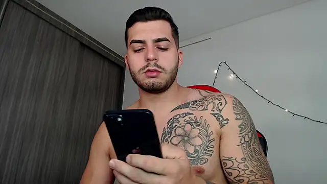 Snapshot of thomas_gun chatting on January 30, 2025, 2:15 pm thomas gun online show from January 30, 2025, 2:15 pm