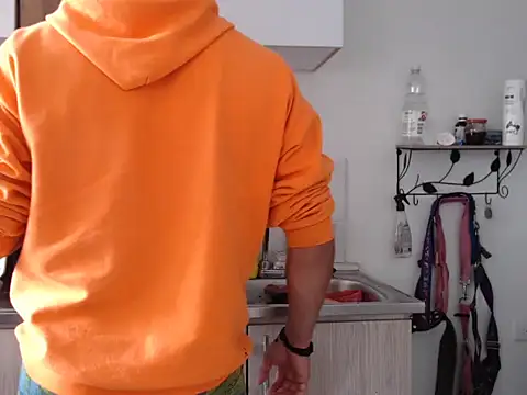 Snapshot of thomas_gun chatting on December 14, 2025, 5:18 pm thomas gun online show from December 14, 2025, 5:18 pm