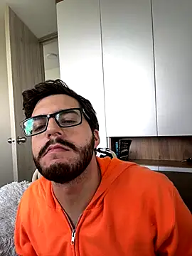 Snapshot of thomas_gun chatting on December 15, 2025, 1:48 pm thomas gun online show from December 15, 2025, 1:48 pm