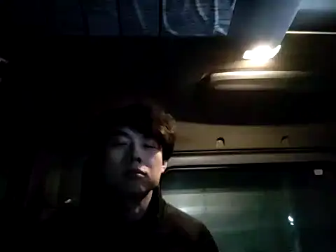 whitebriefboy online show from January 19, 2025, 2:28 pm