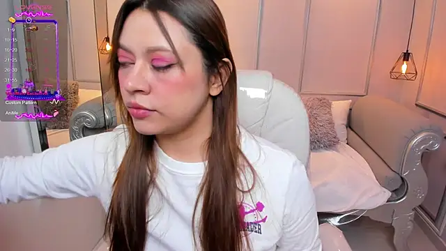 Lanna18 online show from September 18, 2025, 11:56 am