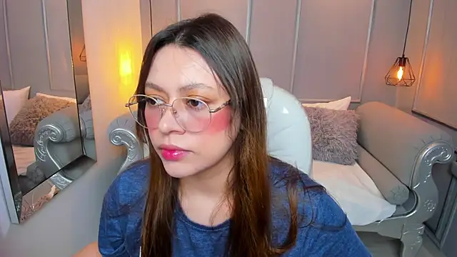 Lanna18 online show from November 18, 2025, 11:47 am