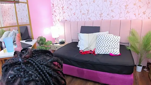 amber-hill online show from February 3, 2025, 10:21 pm