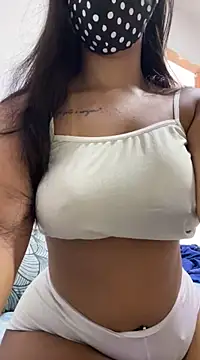 Snapshot of larissa1705 chatting on January 8, 2025, 3:39 pm larissa1705 online show from January 8, 2025, 3:39 pm